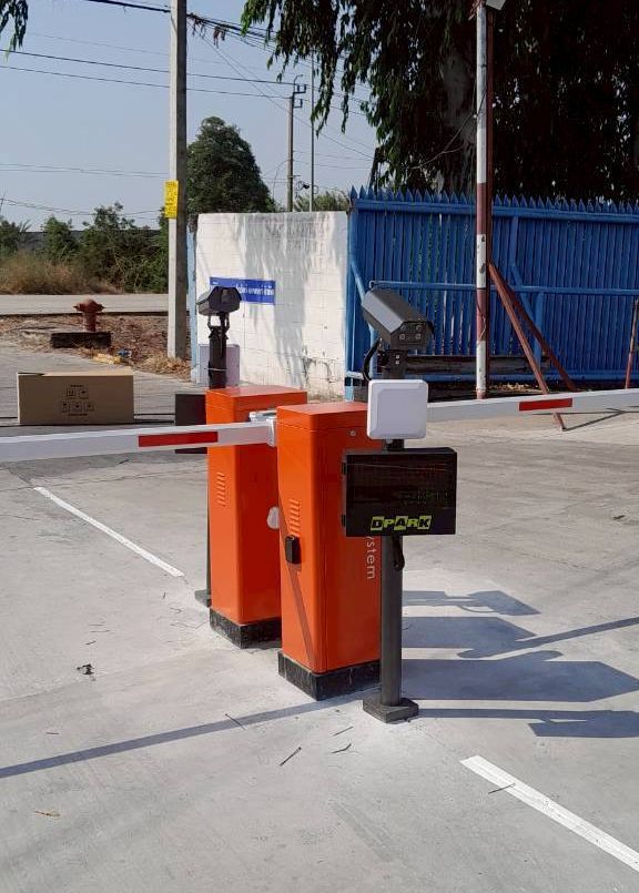ไม้กั้นกล้องอ่านทะเบียนเข้าออกโรงงาน พร้อมทาบบัตร  RFID