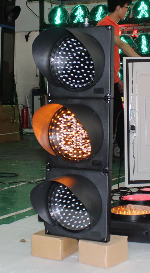 TE-TLRYG02-CT:ไฟจราจร เขียวเหลืองแดง+Counter 200mm