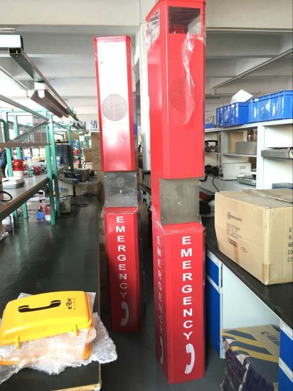 ปุ่มกด SOS-EM-26 ระบบแจ้งเหตุ SOS สีแดงทรงเสาสูงติดตั้งตั้งพื้นพร้อมหูโทรศัพท์ มุมมองด้านข้างแบบเต็มตัว