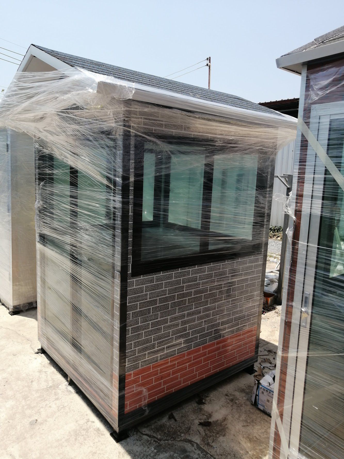 ป้อมยามสำเร็จรูป Guard Booth GB03 ขนาด 2.0x1.5 ม. (TEH-GB03-2015) — มุมมองการติดตั้ง