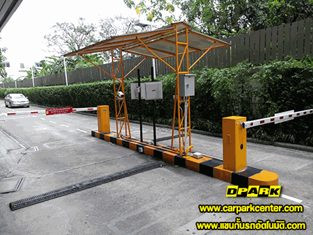 ชุดอุปกรณ์ CP-PKL120 Carpark Package Long Range ประกอบด้วยไม้กั้นสีขาวแดง เสาอ่านบัตรสีเทา และตู้ควบคุมสีเหลืองสำหรับระบบที่จอดรถ