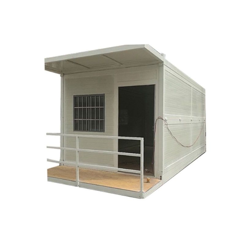 Container House แบบพับได้ (TEH-CH12) สีขาว ดีไซน์ทันสมัย ตั้งอยู่บนสนามหญ้า มุมมองเฉียงเห็นหน้าต่างเหล็กดัดและโครงสร้างตู้พับได้