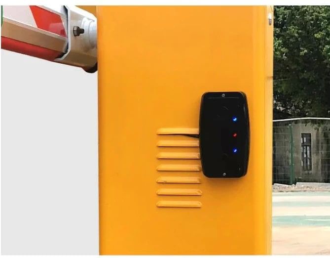 เซนเซอร์ Photocell Sensor แบบสะท้อนกลับ สีดำ ตัวเครื่องทรงสี่เหลี่ยมผืนผ้าพร้อมสายไฟ สำหรับติดตั้งระบบควบคุมประตู