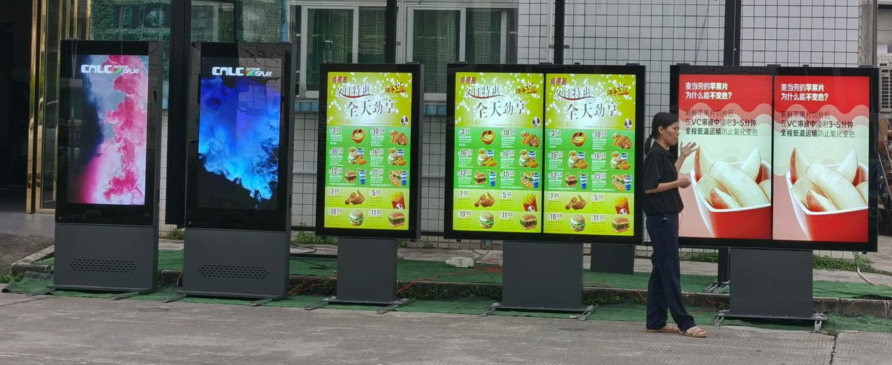 KDS-022 Outdoor Kiosk ป้ายแสดงผลกลางแจ้ง กันน้ำ กันแดด — Drive-Thru Menu Board แสดงเมนูอาหารบนจอภาพขนาดใหญ่