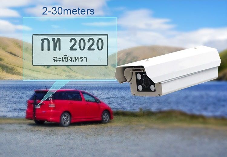 กล้องอ่านป้ายทะเบียน CP-LPR-03 สีขาว ดีไซน์ทรงยาวสำหรับติดตั้งงานไม้กั้นรถยนต์ มุมมองด้านข้างเห็นเลนส์และเซนเซอร์ชัดเจน