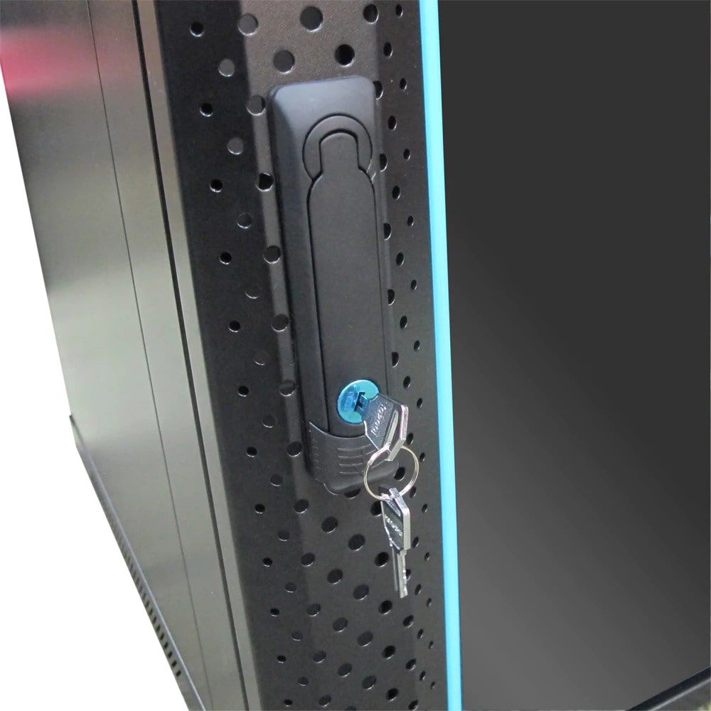 ตู้แร็คแบบติดผนัง Wall rack 12U สีดำดีไซน์ทันสมัย มุมมองเฉียงแสดงรายละเอียดตัวตู้และฝาหน้าสำหรับติดตั้งอุปกรณ์เครือข่าย
