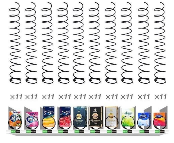สปริงอะไหล่เครื่องจำหน่ายสินค้าหยอดเหรียญสีดำ วางเรียงกันหลายขนาดในแนวตั้งบนพื้นหลังสีขาวสะอาดตา