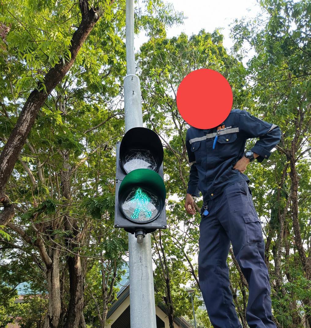 ไฟจราจร เขียวแดง รูปคนข้ามถนน
