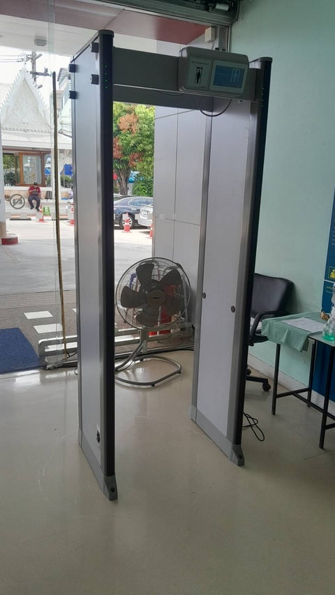 เครื่องตรวจจับโลหะ Walk Through Metal Detector
