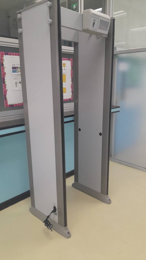 เครื่องตรวจจับโลหะ Walk Through Metal Detector