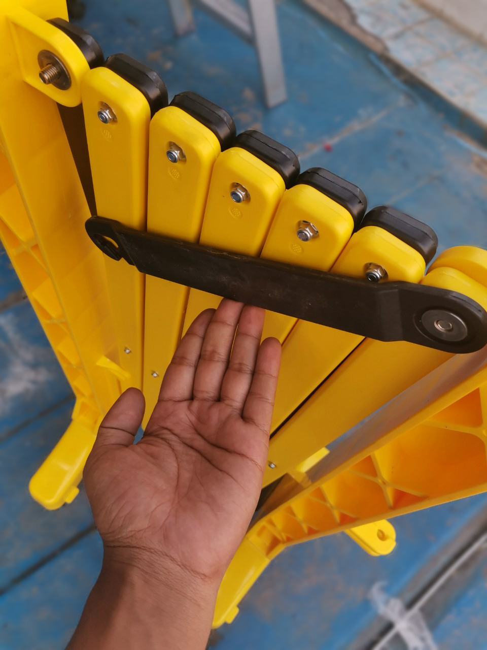 Plastic Fence Barrier แผงกั้นพลาสติกยืดหดได้