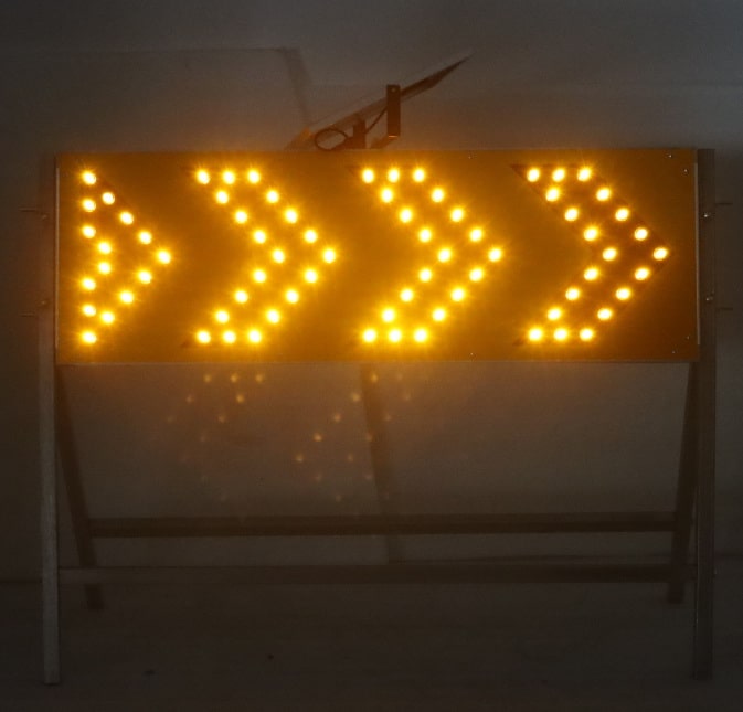 ป้ายลูกศร Solar LED Arrow Sign Chevron