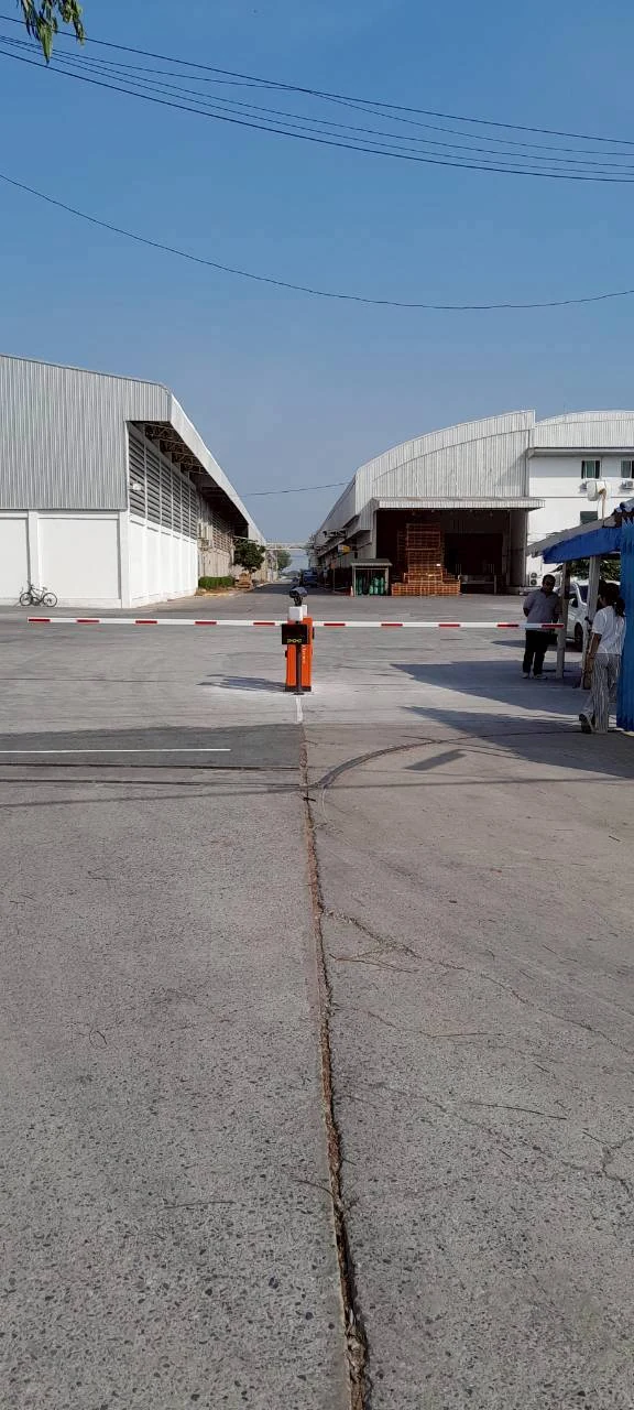 ภาพหน้างาน Siam Paper ไทรน้อย นนทบุรี ระบบไม้กั้นรถพร้อมอ่านป้ายทะเบียนและบัตร