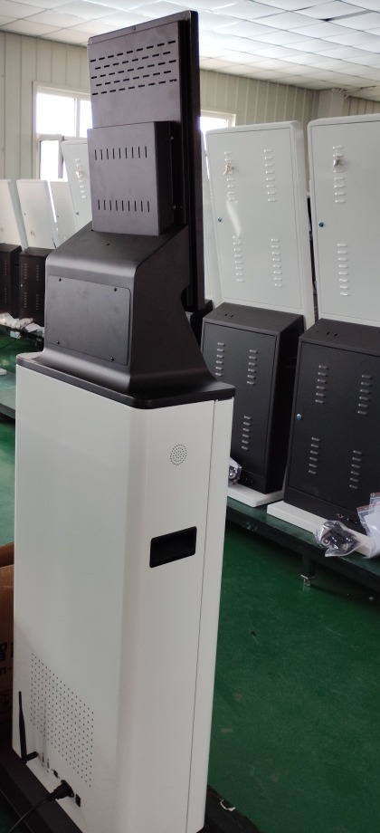 KDS-030 มุมมองด้านข้าง แสดงความเพรียวบางของจอและส่วนประกอบหลังตู้