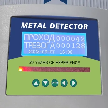 หน้าจอ LCD แสดงผลตัวนับคนเดินผ่านและปุ่มควบคุมของเสาตรวจจับโลหะ SE-WT-S01