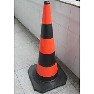 PE Cone (PE Body+Rubber Base)