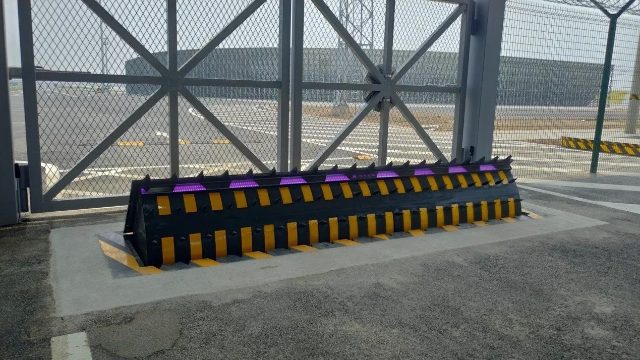 เครื่องกั้นถนนไฮดรอลิก Road Blocker เต็มเลน